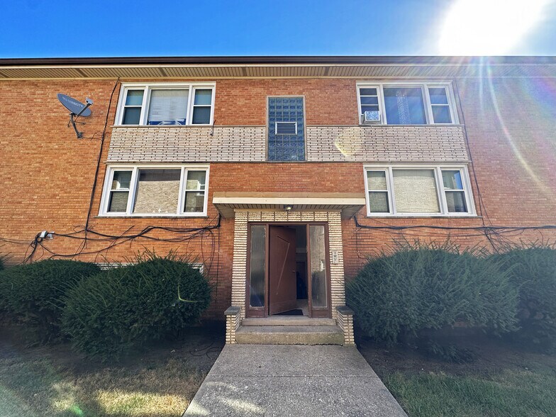 More Photos Of 2106 135th Pl, Blue Island Apartments For Sale