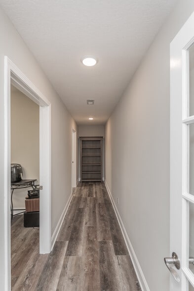 More Photos Of 77-87 Bay Bridge Dr, Gulf Breeze Office For Sale
