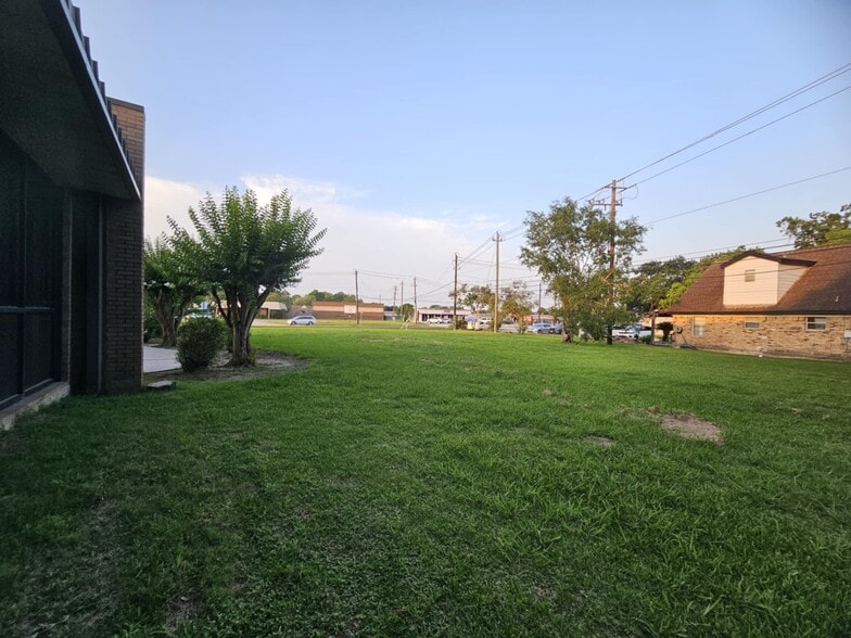 More Photos Of 2008 Broadway St, Pearland Land For Sale