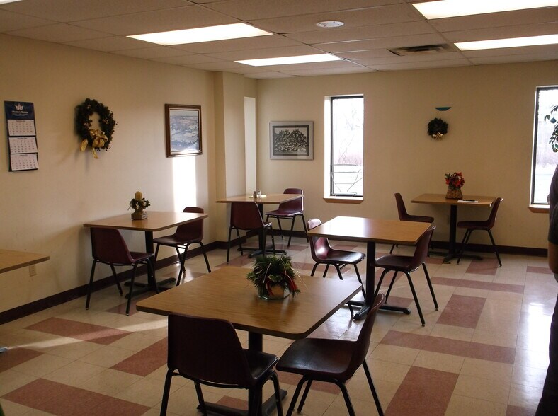 More Photos Of 1465 S Washburn St, Oshkosh Industrial For Sale