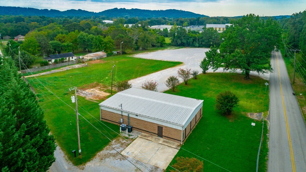 More Photos Of 4913 Adams Rd, Hixson Showroom For Sale