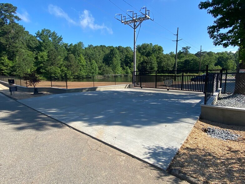 More Photos Of 200 Barrett St, Monroe Warehouse For Lease