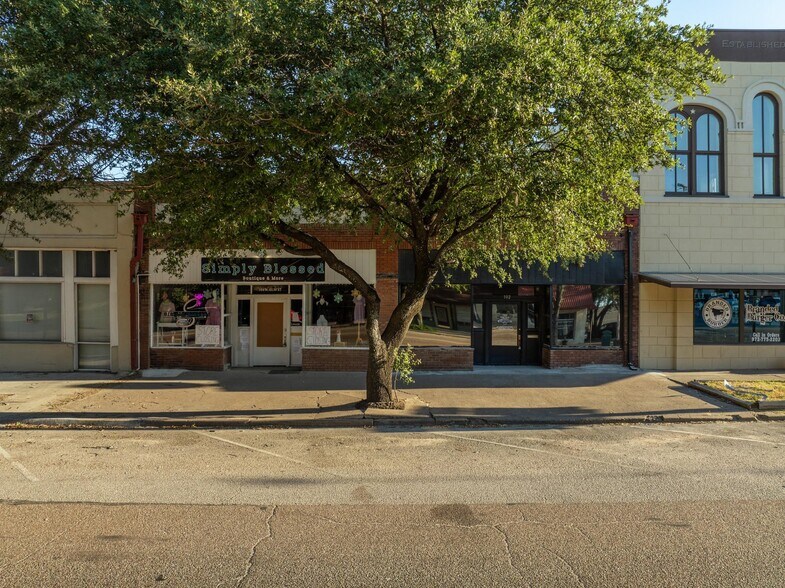 More Photos Of 102 W Elm St, Hillsboro Storefront Retail Office For Sale