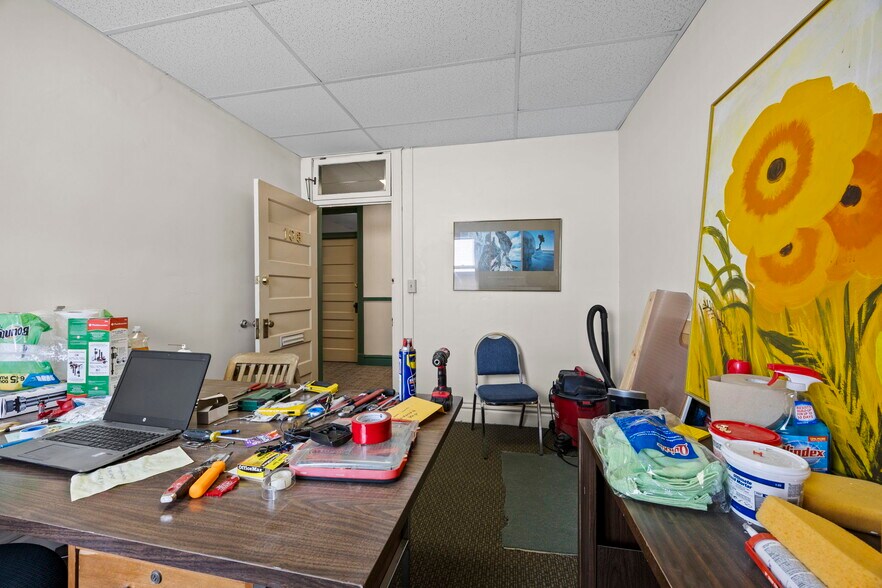 More Photos Of 1533 University Ave W, Saint Paul General Retail For Sale