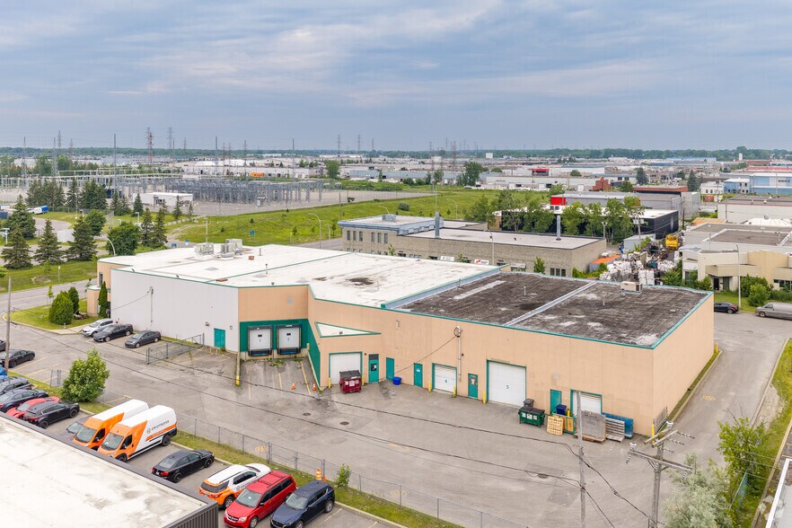 More Photos Of 1800 Rue Michelin, Laval Distribution For Lease