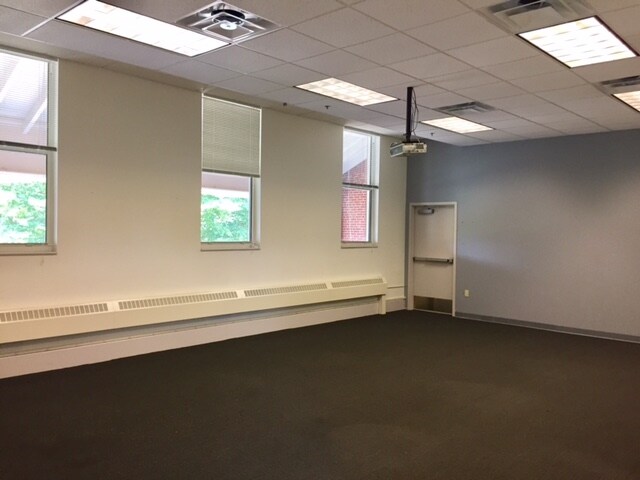 More Photos Of 4801 S Broad St, Philadelphia Office For Sale