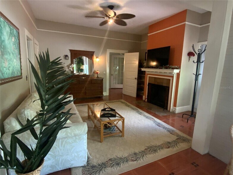 More Photos Of 606 E Oak St, Arcadia Hospitality For Sale