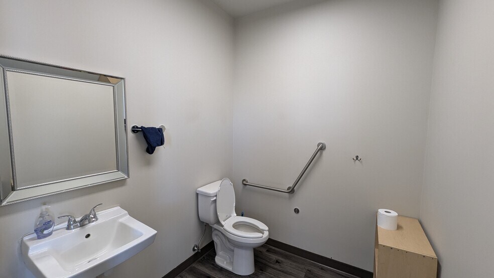 More Photos Of 1075 36 St N, Lethbridge Warehouse For Sale