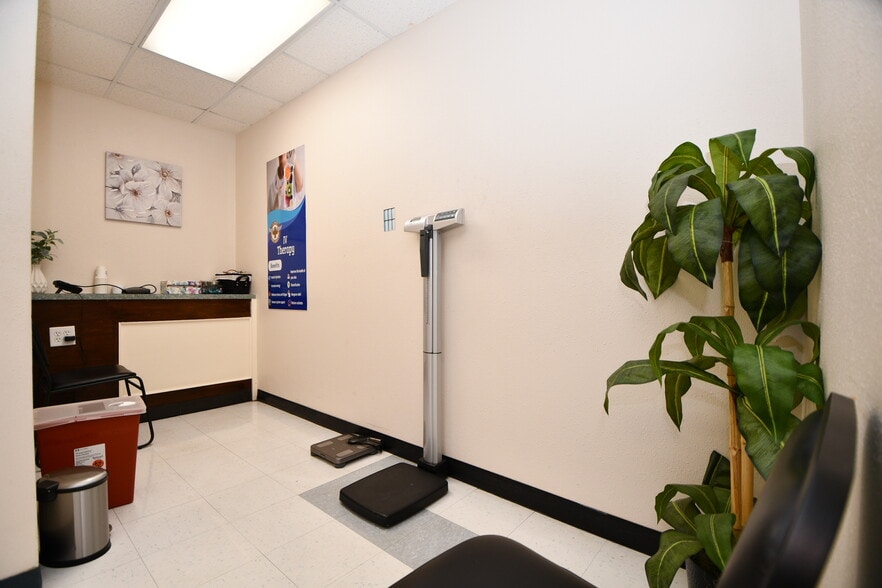 More Photos Of 7118 Harrisburg Blvd, Houston Medical For Sale