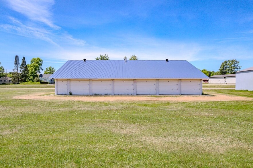 More Photos Of 350 Mill St, Birnamwood Specialty For Sale