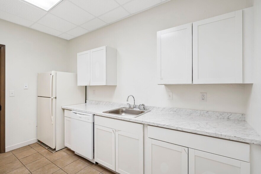 More Photos Of 215 N Grant Ave, Springfield Office For Lease