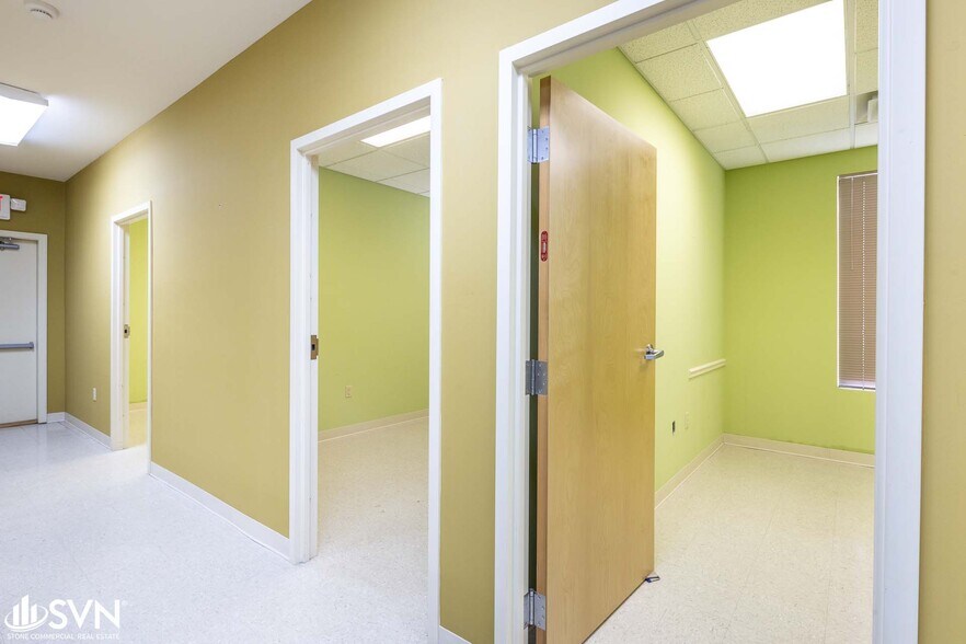 More Photos Of 1360 W 5th St, London Medical For Lease