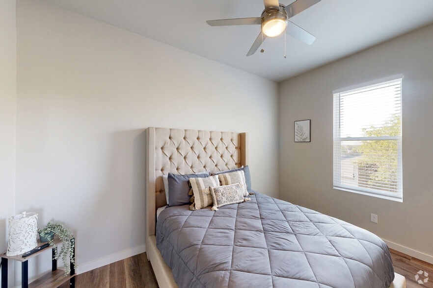 More Photos Of 109 N Lexington St, Manor Apartments For Lease