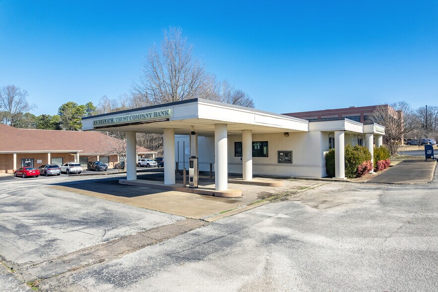 Primary Photo Of 385 N Parkway, Jackson Bank For Sale