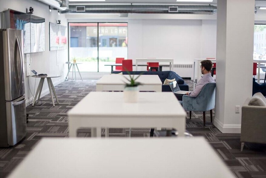 More Photos Of 304-314 Bagot St, Kingston Storefront Retail Office For Lease