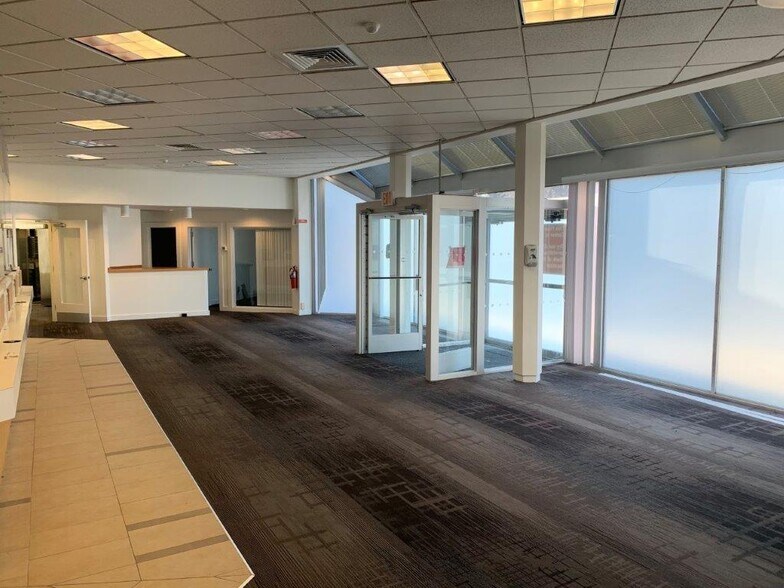 More Photos Of 68 Boston Post Rd, Waterford Storefront Retail Office For Lease