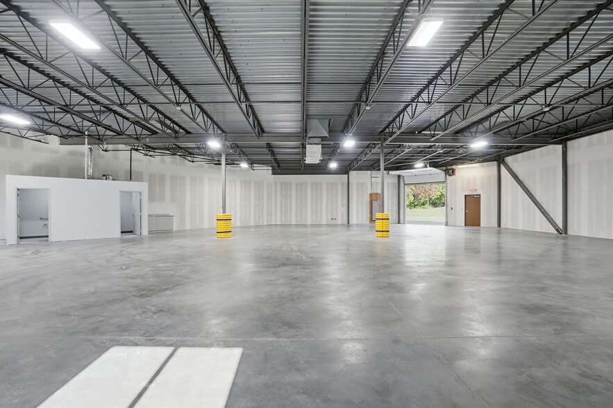 More Photos Of 1740 Thomas Paine Pky, Dayton Warehouse For Lease