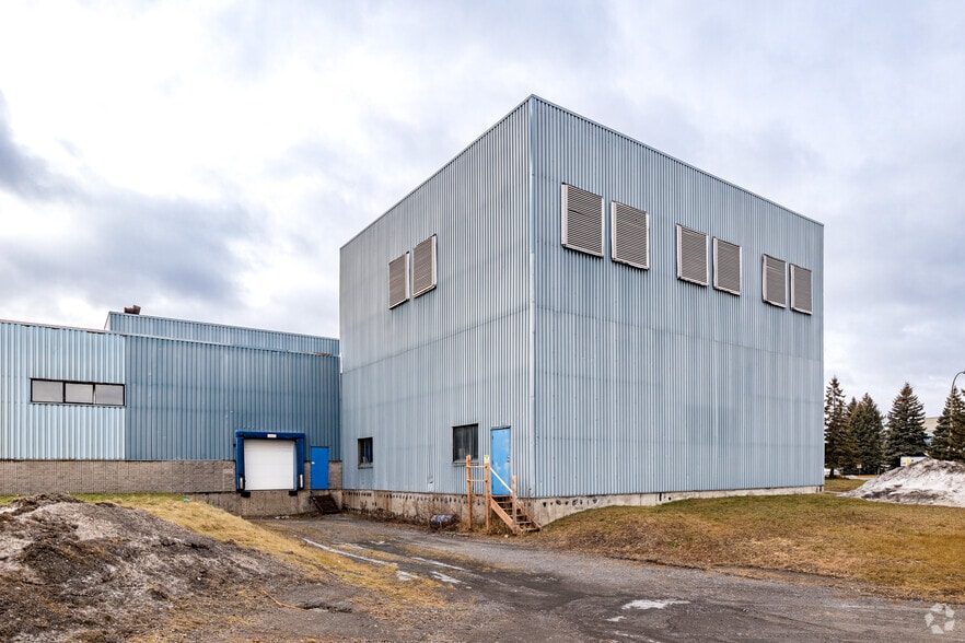 More Photos Of 12180 Boul Industriel, Montréal Service For Sale