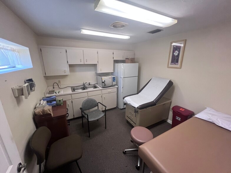 More Photos Of 420 NE Santa Fe Blvd, High Springs Medical For Lease