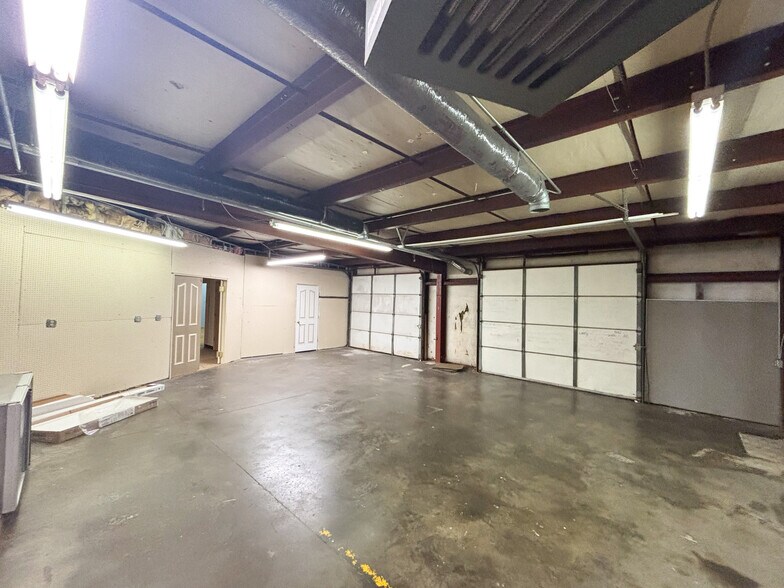 More Photos Of 304 E Jackson St, Willard Unknown For Lease