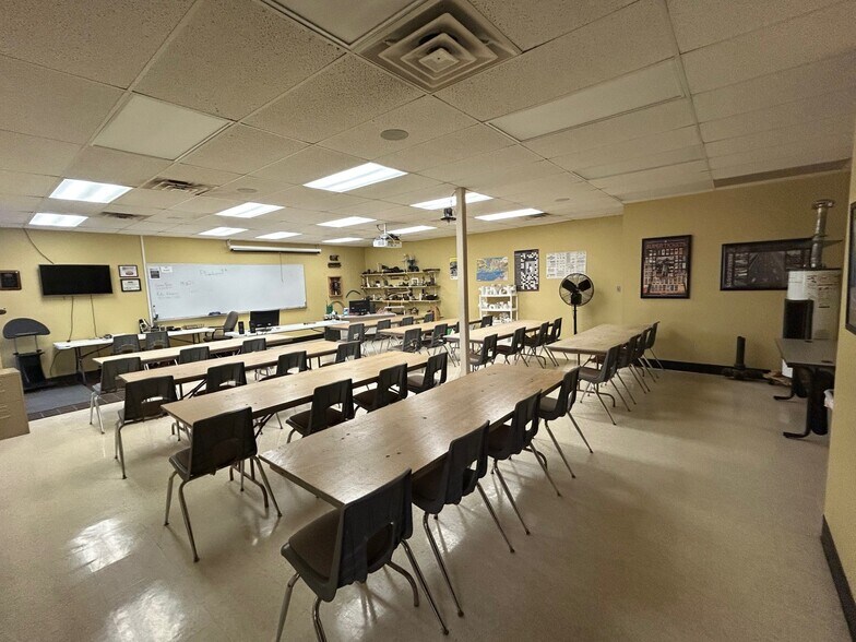 More Photos Of 3535 E Michigan St, Indianapolis Office For Sale