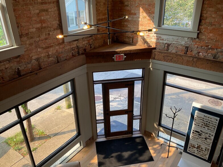 More Photos Of 223 E 8th St, Newport Office For Sale