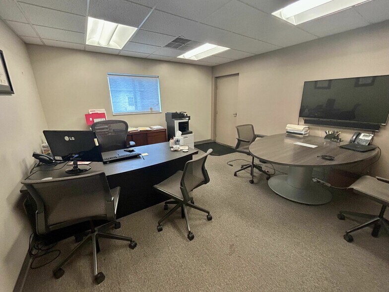 More Photos Of 11156 Main St, Cincinnati Office For Lease