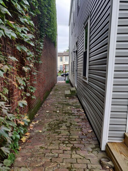 More Photos Of 927 E Madison St, Louisville Warehouse For Sale