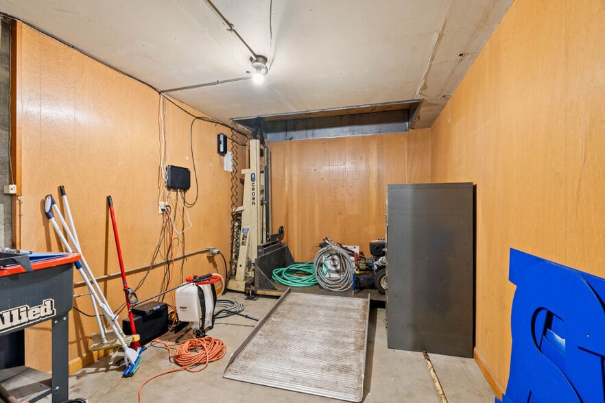 More Photos Of 6601 SE Foster Rd, Portland Storefront Retail Office For Sale