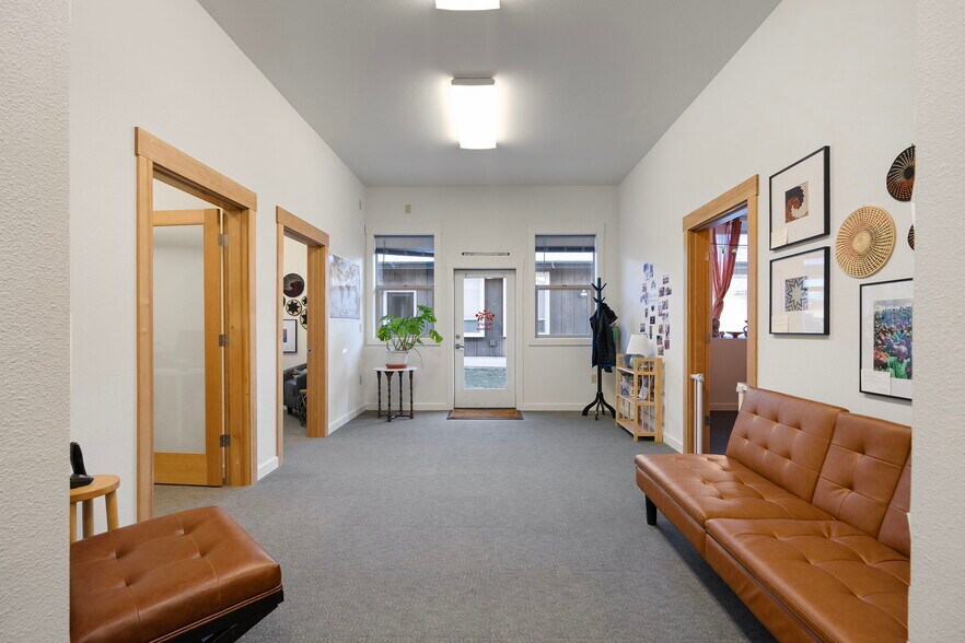 More Photos Of 352 E Hood Ave, Sisters General Retail For Sale