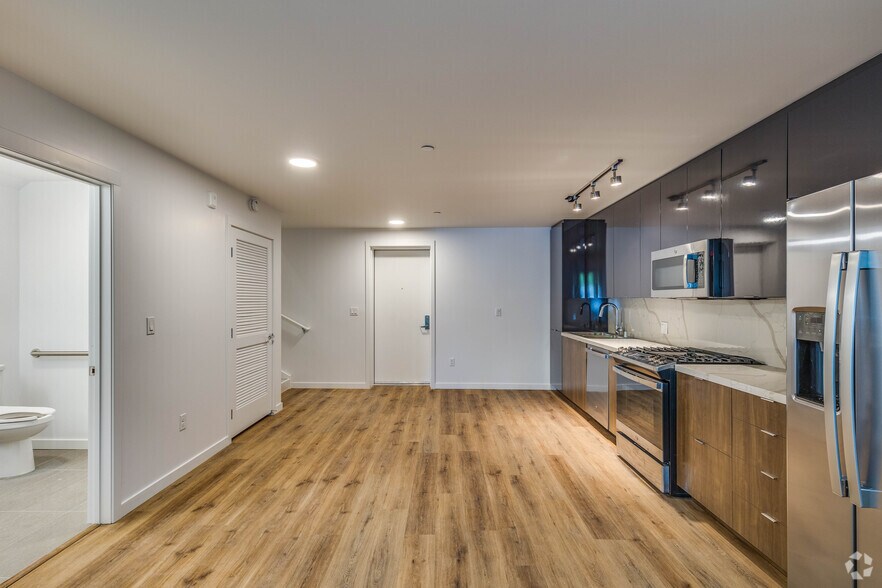 More Photos Of 901 E Fremont St, Las Vegas Coworking Space