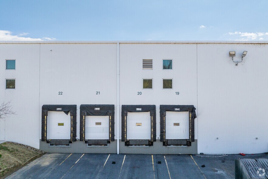 More Photos Of 1530 Bobali Dr, Harrisburg Warehouse For Lease