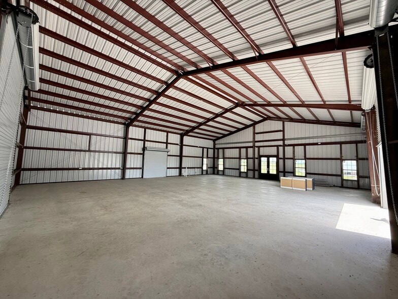 More Photos Of 6536 US-90, Lake Charles Light Manufacturing For Sale