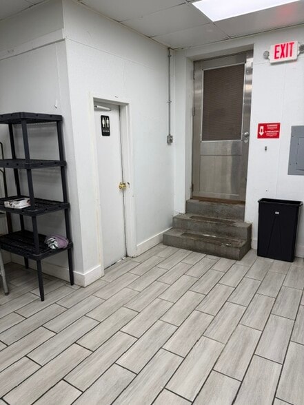 More Photos Of 911-915 N Broadway, White Plains Unknown For Lease