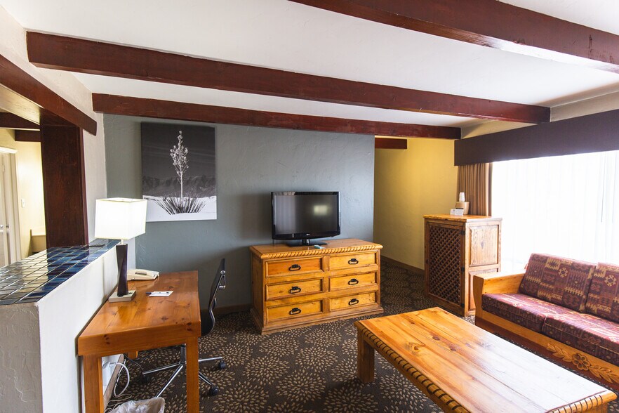 More Photos Of 1765 S Main St, Las Cruces Hotel For Sale