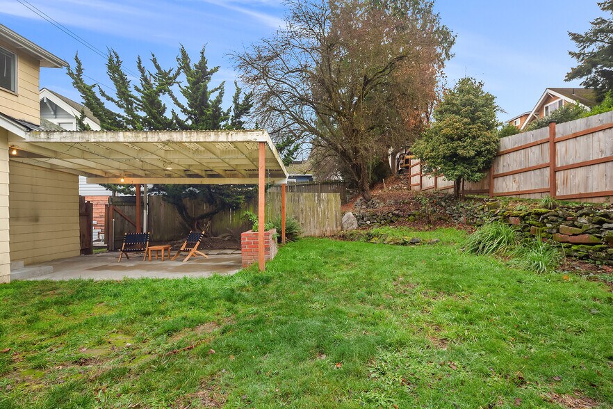 More Photos Of 5011 5th Ave NE, Seattle Apartments For Sale