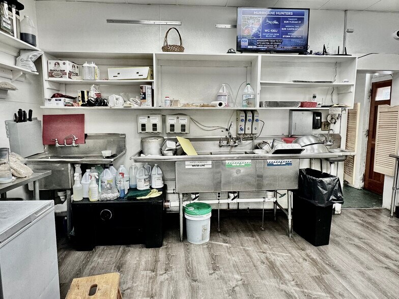 More Photos Of 229 Mill St, Greenwich General Retail For Sale