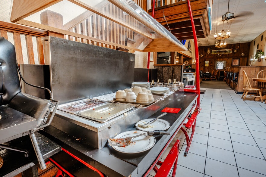 More Photos Of 176 N Market St, Shreve General Retail For Sale