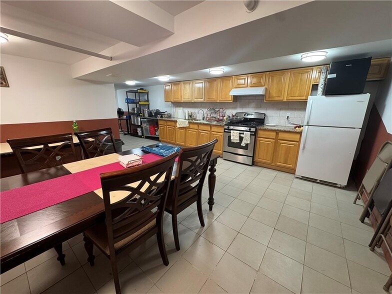 More Photos Of 1986 W 6th St, Brooklyn Specialty For Sale