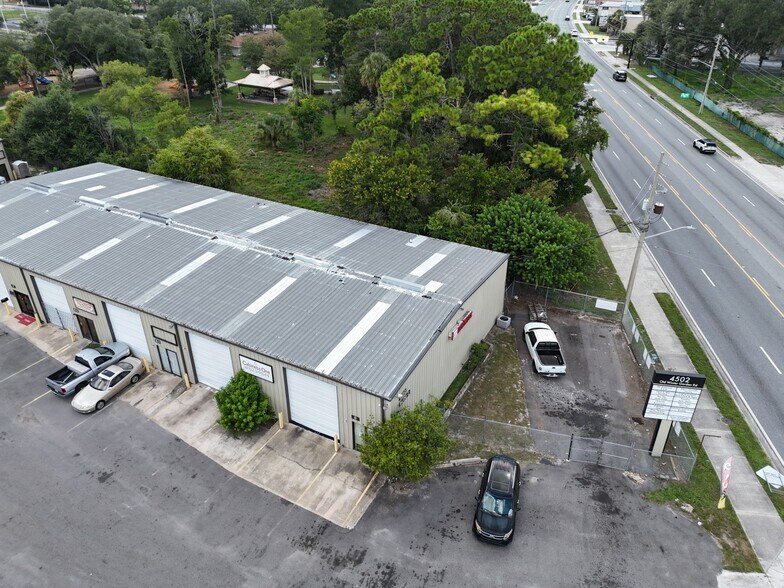 More Photos Of 4502 Old Winter Garden Rd, Orlando Warehouse For Lease