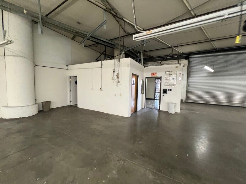 More Photos Of 1341-1377 S Santa Fe Ave, Los Angeles Warehouse For Lease