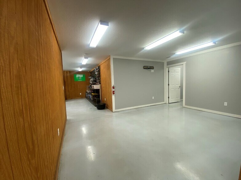 More Photos Of 101 Old Dairy Rd, Ailey Warehouse For Sale
