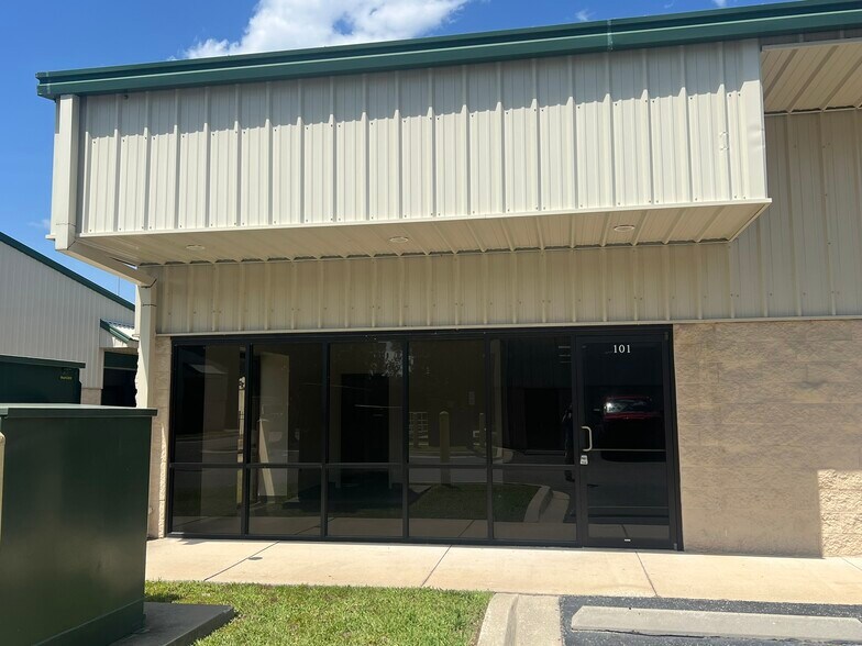 More Photos Of 10330 Chedoak Ct, Jacksonville Light Distribution For Sale