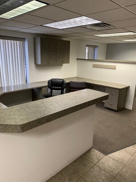 More Photos Of 1850 Cofrin Dr, Green Bay Manufacturing For Lease