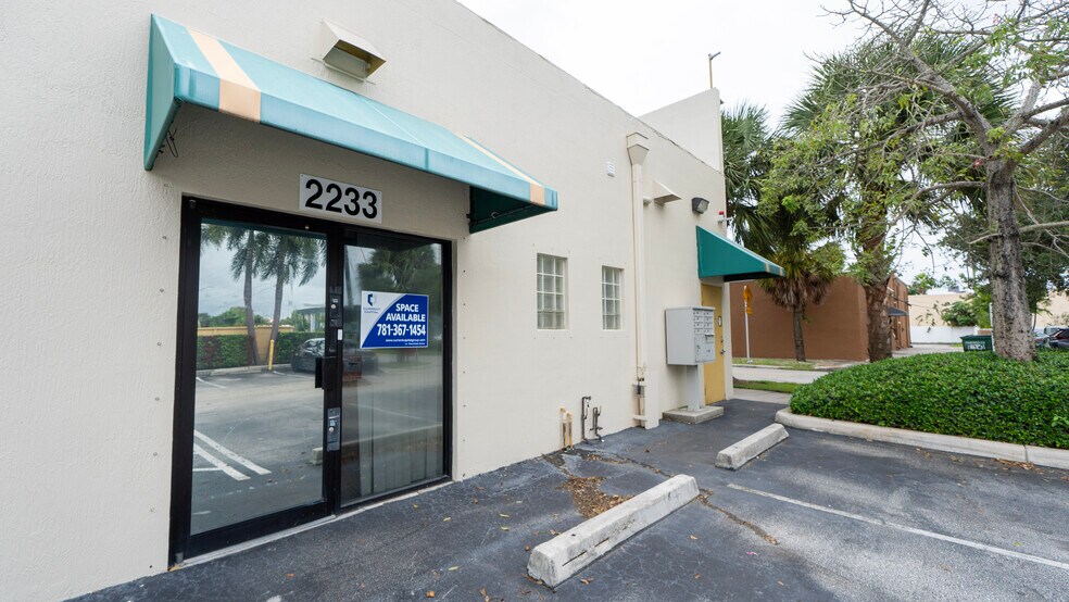 More Photos Of 2215-2223 S Federal Hwy, Fort Lauderdale Storefront For Lease