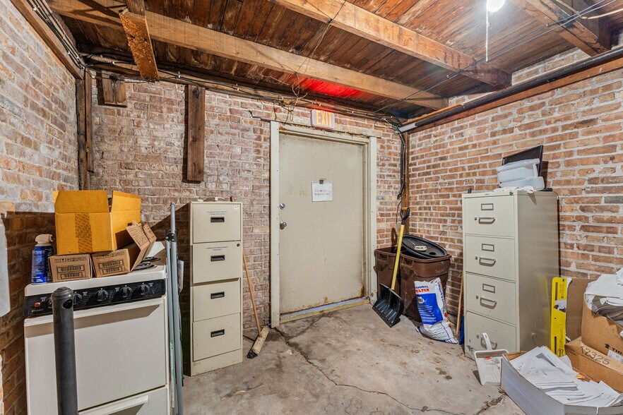 More Photos Of 107 4th St, Baraboo Office For Sale