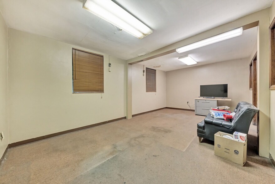 More Photos Of 98 Sproul St, McKees Rocks Truck Terminal For Sale