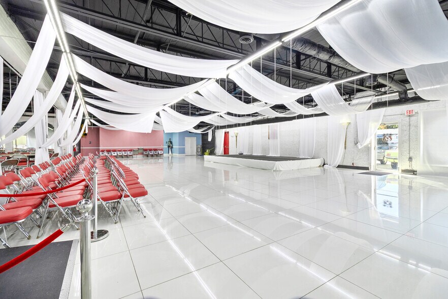 More Photos Of 395 S Ocoee St, Cleveland Showroom For Sale