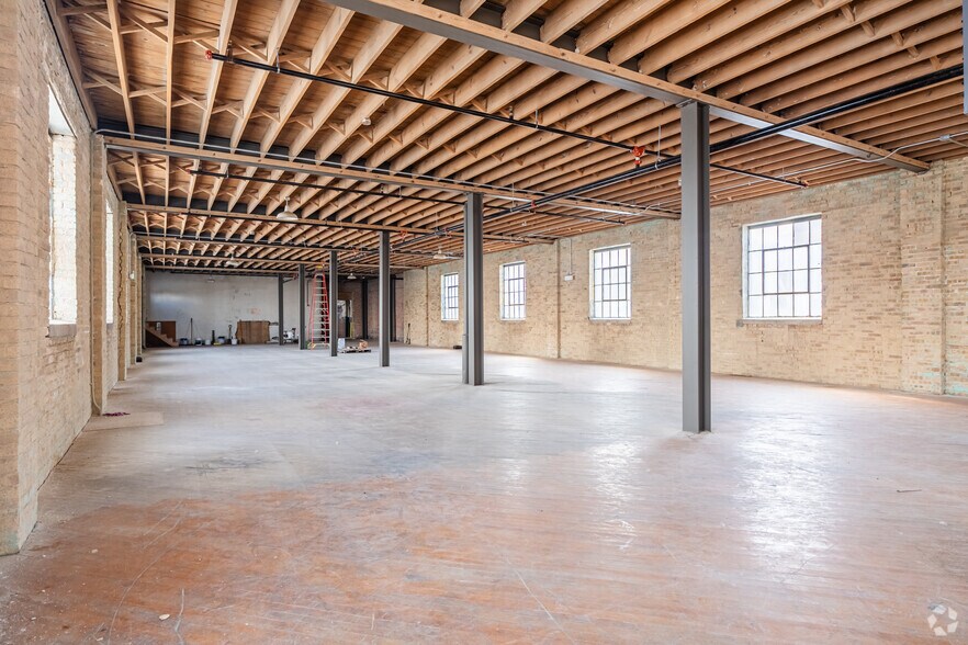 More Photos Of 4130-4150 S Wabash Ave, Chicago Manufacturing For Sale