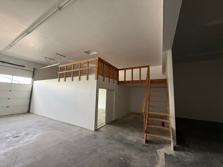 More Photos Of 4130 Glenbrook Dr, Hailey Warehouse For Lease